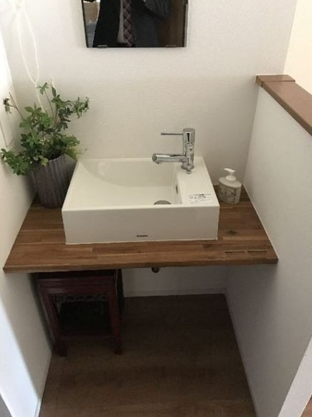 涼風町貸家の洗面所