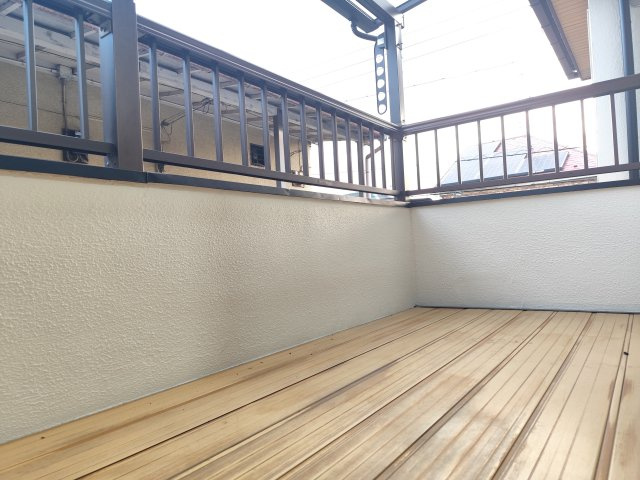 所沢市若狭3丁目戸建てのバルコニー|バルコニーも広々としたスペースを確保。
