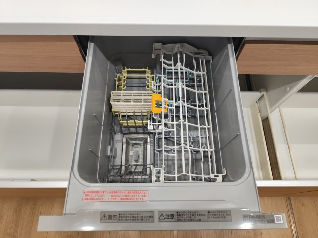 所沢市若狭3丁目戸建てのその他|通常の手洗いでは使用出来ないほど高温のお湯や高圧水流を使うことにより汚れを効果的に落とすことができる。殺菌効果が非常に高く哺乳瓶などを使う家庭で需要が高く大変便利。
