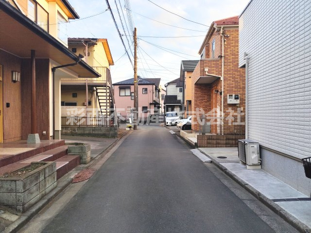 所沢市若狭3丁目戸建ての前面道路含む現地写真|道路から一本入った場所なので車もほとんど通りません。