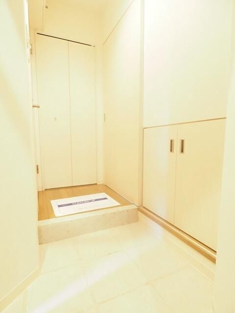 レジディア文京千石の玄関