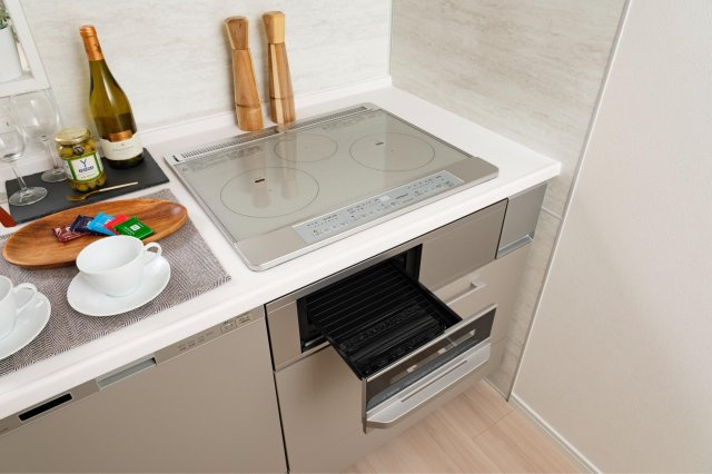 【キッチン】 | コープ野村南薬院 | ＩＨクッキングヒーターは火を使わず安心安全。グリル付きで効率的にお料理が進められます