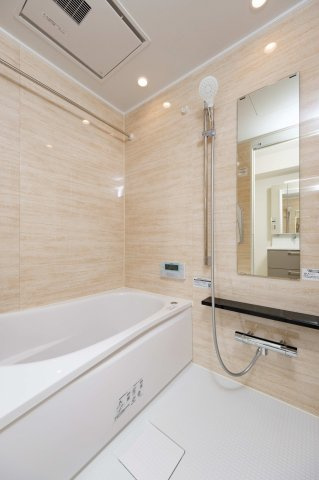 【浴室】 | コープ野村南薬院 | 浴室乾燥機付なので雨の日のお洗濯に活躍するのはもちろん、浴室をカラリと乾燥させられるのでカビ対策にも