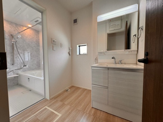 【独立洗面台】 | GRAFARE瀬戸市山の田町全３棟【幡山西小　幡山中】 | 撮影
社長の村田です！
自らプレイヤーとして営業しています
長年の経験と実績から皆様により良いマイホーム購入のご提案をいたします。
住宅ローンの不安や購入後の不安等何でもご相談ください。