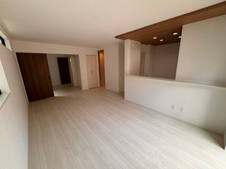 【居間・リビング】 | GRAFARE瀬戸市山の田町全３棟【幡山西小　幡山中】 | 撮影
社長の村田です！
自らプレイヤーとして営業しています
長年の経験と実績から皆様により良いマイホーム購入のご提案をいたします。
住宅ローンの不安や購入後の不安等何でもご相談ください。