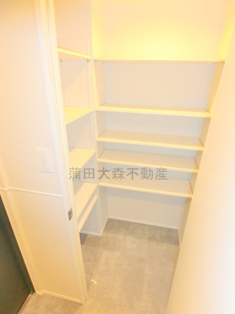 FABRIC大森町の設備|玄関　シューズインBOX