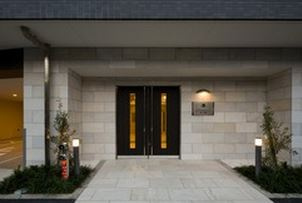 ライジングプレイス浅草イーストのエントランス