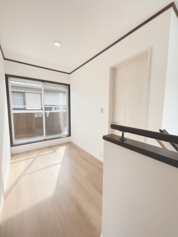 【内装】 | 糟屋郡志免町向ヶ丘１丁目 戸建て | 2階の階段ホールから直接バルコニーに出られるので家族のプライバシーを気にせずお洗濯物を干せます