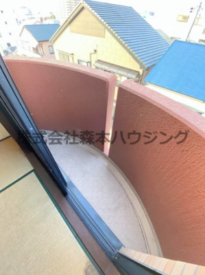 【バルコニー】 | 　ベルドミール | 和室側のサービスバルコニーです