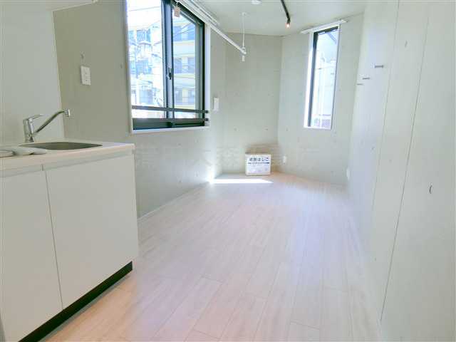 COCOFLAT蒲田EASTの居間・リビング