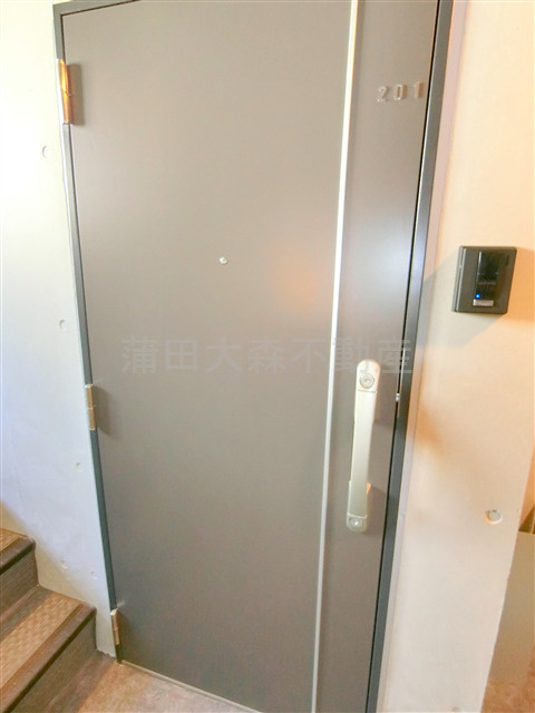 COCOFLAT蒲田EASTの玄関