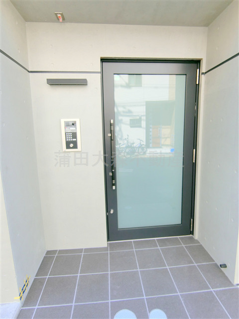 COCOFLAT蒲田EASTのエントランス|TVモニター付オートロック　エントランス