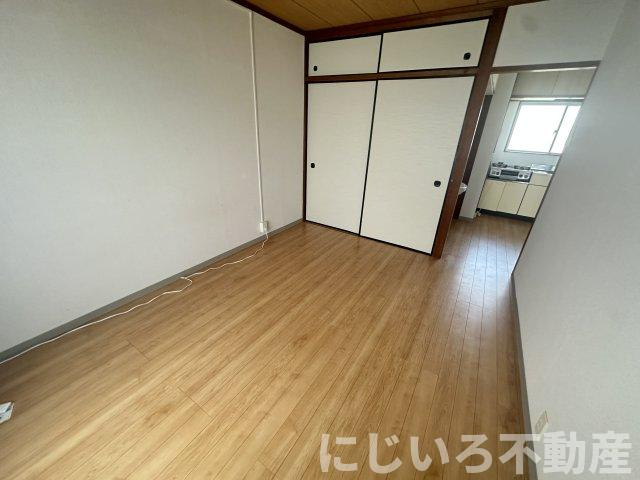 アイリス南開の洋室