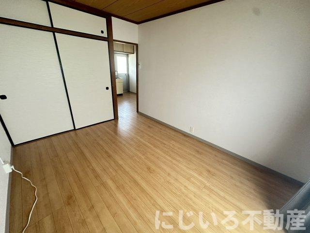 アイリス南開の洋室
