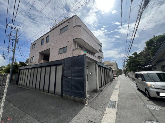 海まで徒歩徒歩10分！更地渡し可能な海近物件の前面道路含む現地写真