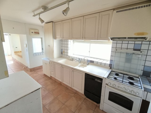 海まで徒歩７分！隠れ家カフェも可能な店舗併用住宅のキッチン