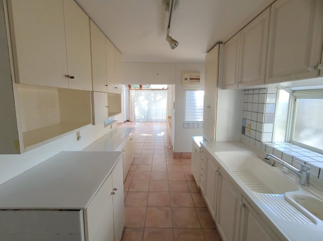 海まで徒歩７分！隠れ家カフェも可能な店舗併用住宅のキッチン