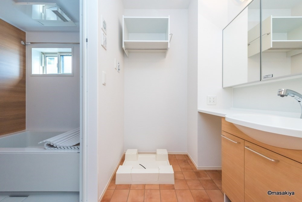 サウザン夢　Ａ棟の洗面所|室内洗濯機置き場