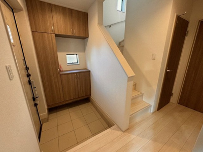 【玄関】 |  Heartful-Town瀬戸市秋葉町全２棟【仲介手数料無料　にじの丘小　にじの丘中】 | キャンペーン実施中です♪詳細は弊社ホームページもしくはスタッフまでお気軽にお問合せ下さいませ♪ お役に立てる自信があります♪