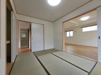 【和室】 | 甲斐市篠原 2017年築オール電化 中古戸建 南東角地 車3台 | 1階の和室6帖