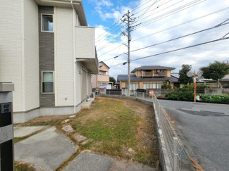 【庭】 | 甲斐市篠原 2017年築オール電化 中古戸建 南東角地 車3台 | 日当りの良いお庭です。