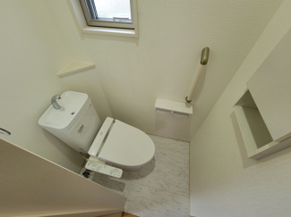 【トイレ】 | 甲斐市篠原 2017年築オール電化 中古戸建 南東角地 車3台 | ウォシュレット付きの2階トイレ