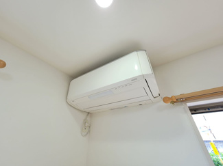 【その他】 | 甲斐市篠原 2017年築オール電化 中古戸建 南東角地 車3台 | リビングにエアコン付き