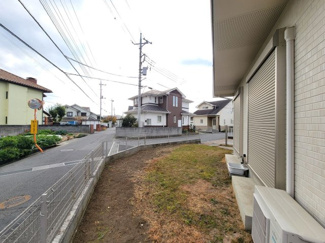 【庭】 | 甲斐市篠原 2017年築オール電化 中古戸建 南東角地 車3台 | 日当りの良い南庭