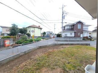 【展望】 | 甲斐市篠原 2017年築オール電化 中古戸建 南東角地 車3台 | リビングから南側を望む