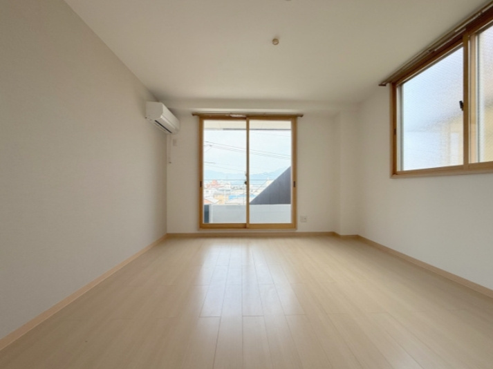 ゴールデンリバー広本町の居間・リビング