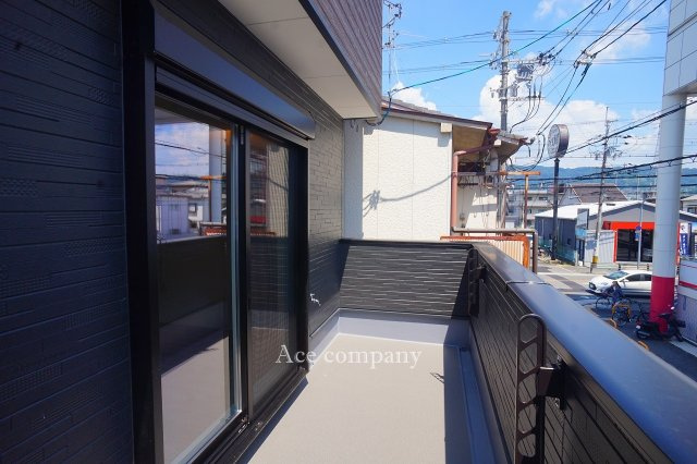 【バルコニー】 | 八尾市高美町2丁目 | バルコニーは2階と3階にあります☆こちらはリビングに面した2階のワイドバルコニー☆南向き☆水栓完備です☆