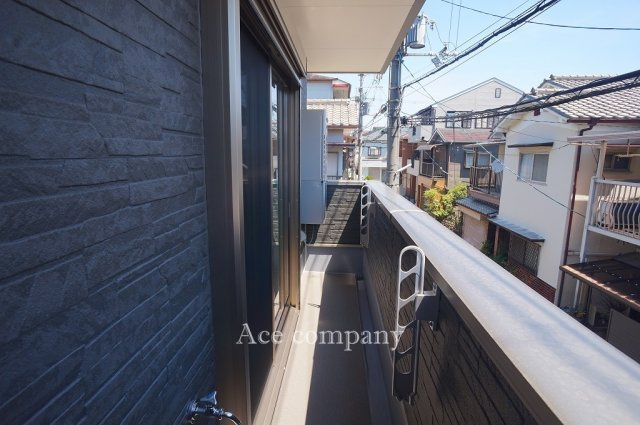 【バルコニー】 | 八尾市南植松町5丁目 | バルコニーは2階と3階にあります☆ともに東向き☆こちらはリビングに面した2階のバルコニー、水栓完備です☆