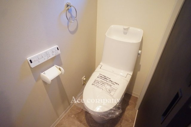 【トイレ】 | 八尾市南植松町5丁目 | トイレは1階と2階の2ヶ所に完備♪こちらは1階のシャワートイレです☆