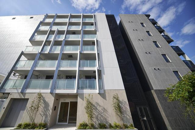 ｔｈｅ　ｔｒｉａｓ　ｋａｓｈｉｗａの外観|植栽がおしゃれさを引き立てま… 