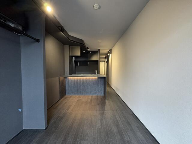 ｔｈｅ　ｔｒｉａｓ　ｋａｓｈｉｗａの居間・リビング|黒を基調としたスタイリッシュ… 