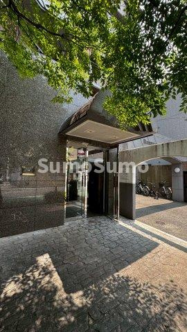 ロマネスク日赤通りのエントランス