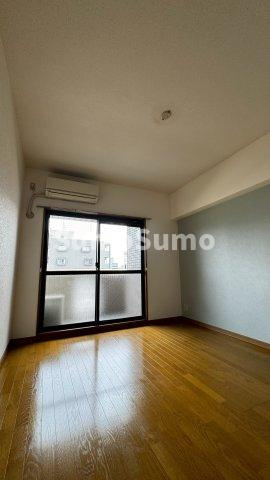 ロマネスク日赤通りの寝室