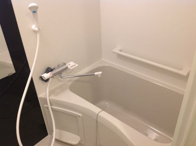 クレイノロッソ　ストラーダの浴室