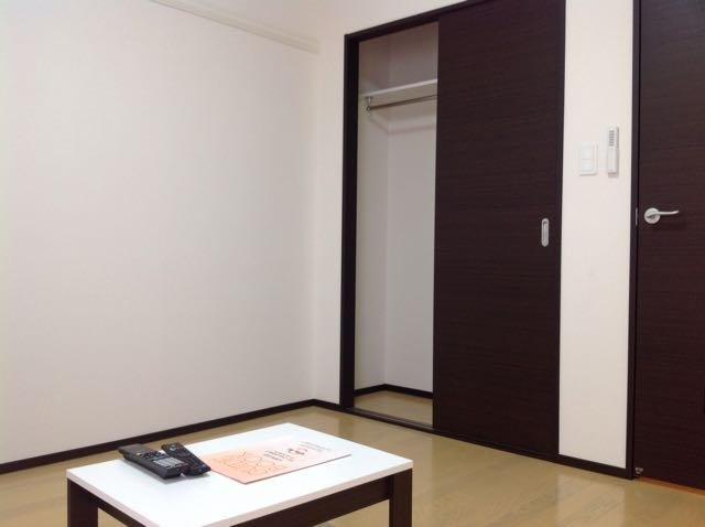 クレイノロッソ　ストラーダの居間・リビング