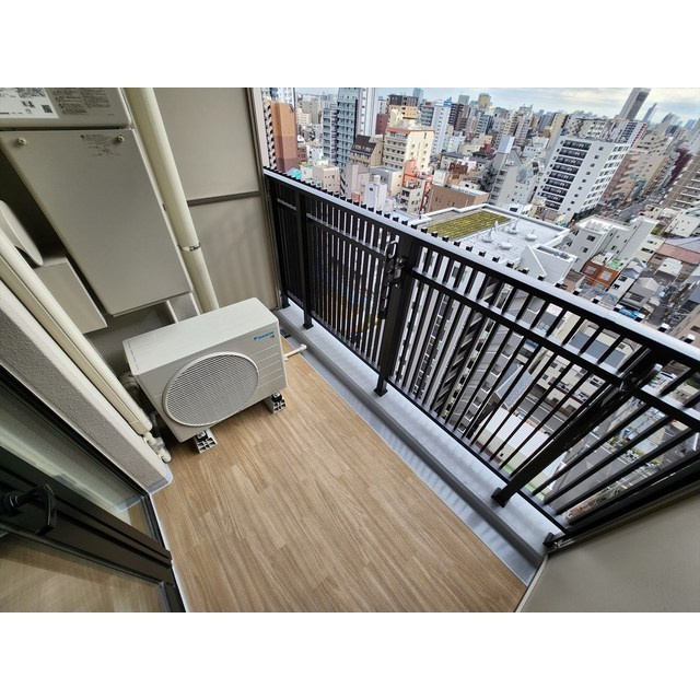 コスモグラシア三ノ輪のバルコニー