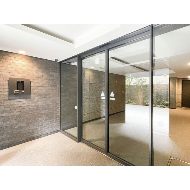 コスモグラシア三ノ輪のエントランス