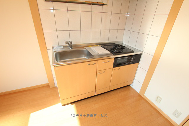 【キッチン】 | ピュアコート | お料理しやすいキッチンです
ピュアコート　202号室　平成26年3月26日