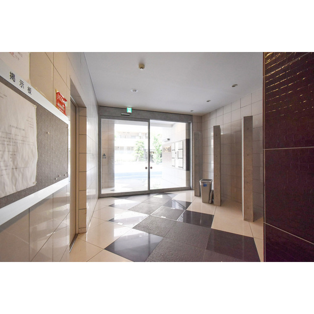 ウインズコート西中島の居間・リビング