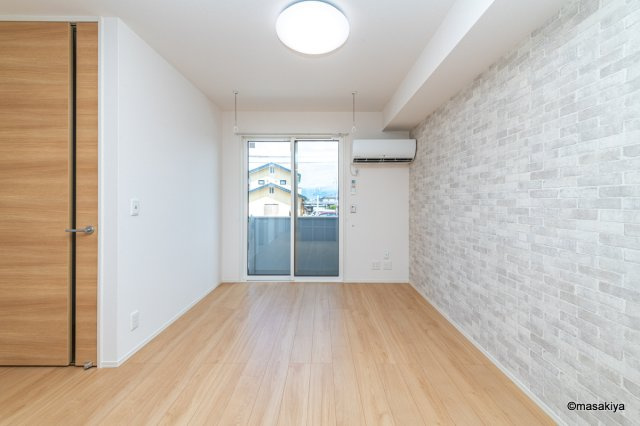 Jeunesseの居間・リビング