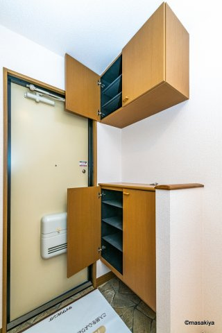 ロイヤル・ウイング　Bの玄関|下駄箱