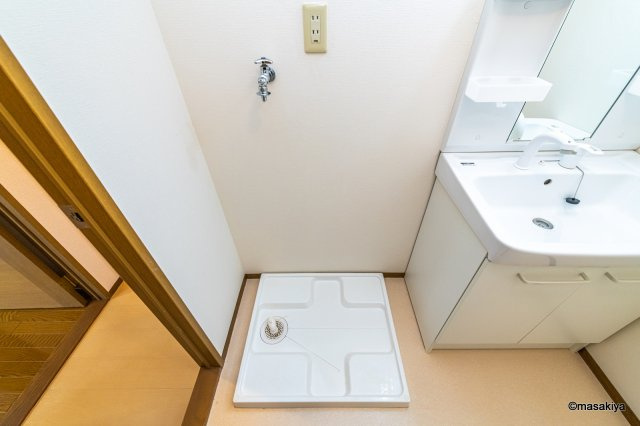 ロイヤル・ウイング　Bの設備|室内洗濯機置き場