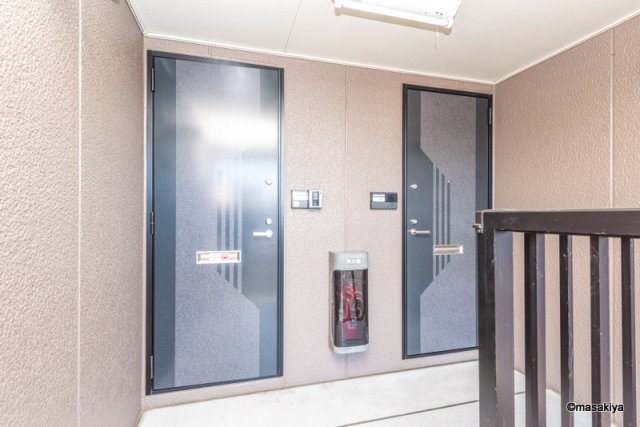 ロイヤル・ウイング　Bのエントランス