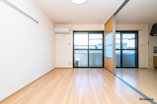 ロイヤル・ウイング　Bの居間・リビング|リビング