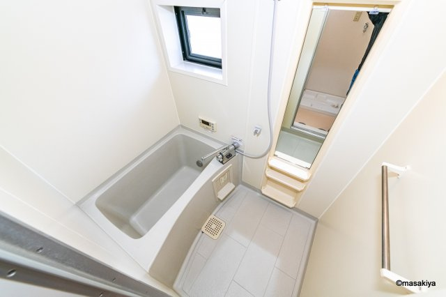 ロイヤル・ウイング　Bの浴室|お風呂　追い焚き付きです。