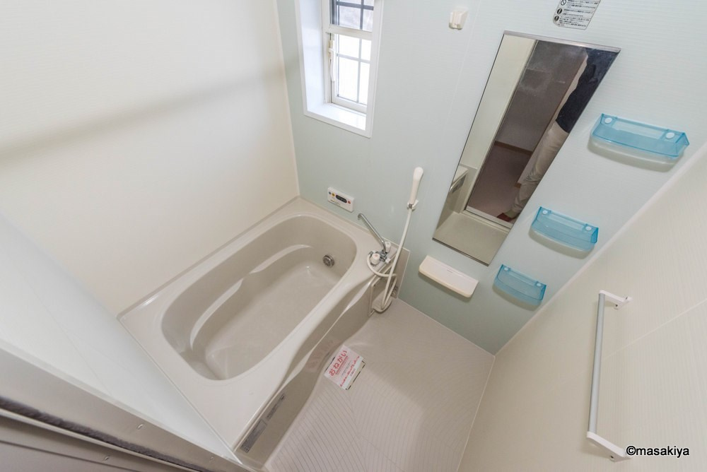 メルティー・アイⅡの浴室|お風呂　追い焚き・浴室乾燥機付きです。窓もついております。